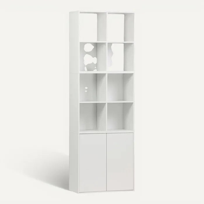 **Technische titel in het Nederlands:** Moderne witte opbergkast met open en gesloten vakken